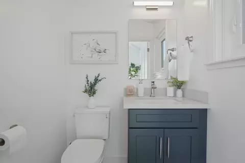 Bath - 255 Thunderbird Dr, Aptos, CA 95003 photo 3 of 3