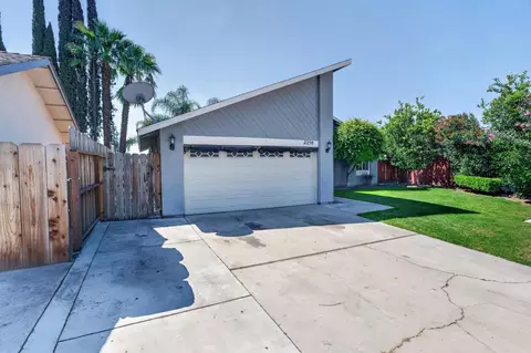 Exterior - 2250 Solitude Ln, Turlock, CA 95380 photo 1 of 8