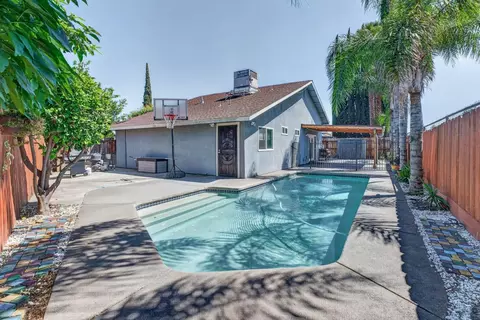 Exterior - 2250 Solitude Ln, Turlock, CA 95380 photo 5 of 8