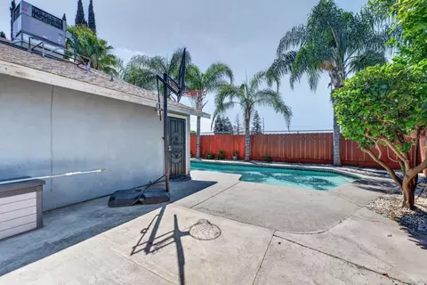 Exterior - 2250 Solitude Ln, Turlock, CA 95380 photo 8 of 8