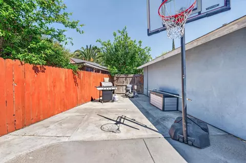 Exterior - 2250 Solitude Ln, Turlock, CA 95380 photo 7 of 8