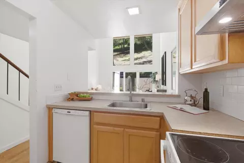 Kitchen - 1314 Terra Nova Blvd, Pacifica, CA 94044 photo 2 of 3