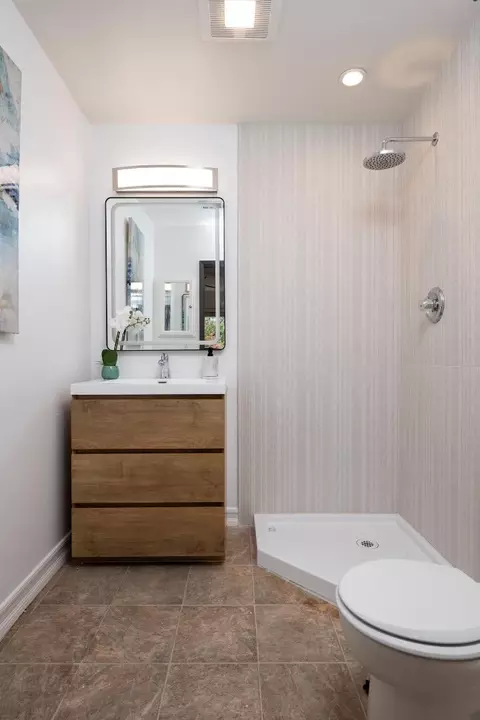 Bath - 3 Yellowstone Way, Pacifica, CA 94044 photo 2 of 3