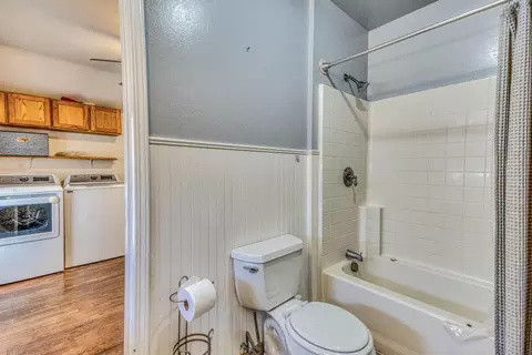 Bath - 431 West St, Salinas, CA 93901 photo 3 of 5