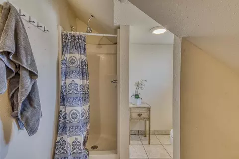 Bath - 431 West St, Salinas, CA 93901 photo 5 of 5