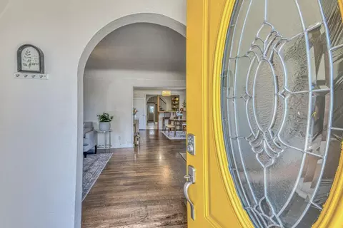 Entry Way - 431 West St, Salinas, CA 93901 photo 2 of 5