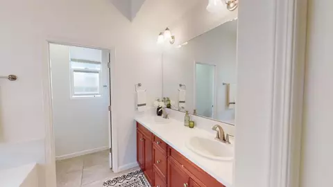 Bath - 1151 La Colina St, Soledad, CA 93960 photo 1 of 4