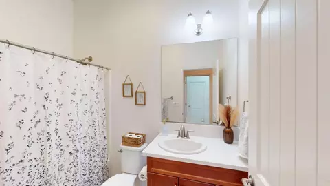 Bath - 1151 La Colina St, Soledad, CA 93960 photo 4 of 4