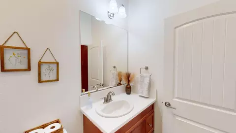 Bath - 1151 La Colina St, Soledad, CA 93960 photo 3 of 4