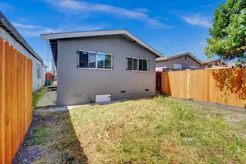 Exterior - 652 2nd St, Richmond, CA 94801 photo 1 of 5