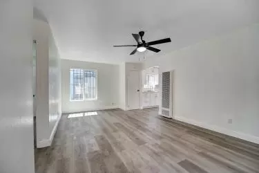 Living - 652 2nd St, Richmond, CA 94801 photo 1 of 2