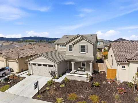 1196 Wildrose Dr, Hollister, CA 95023