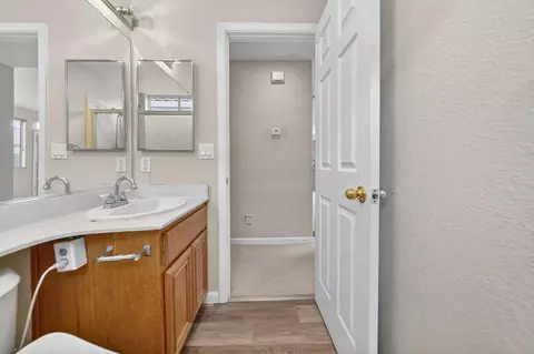 Bath - Riesling Way, Salinas, CA 93906 photo 3 of 7