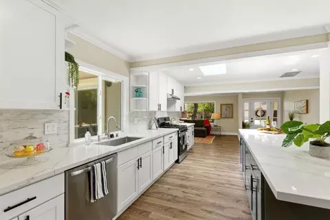 Kitchen - 31 La Mirada Ct, Salinas, CA 93901 photo 3 of 5