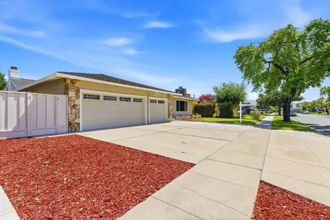 Exterior - 31 La Mirada Ct, Salinas, CA 93901 photo 3 of 10