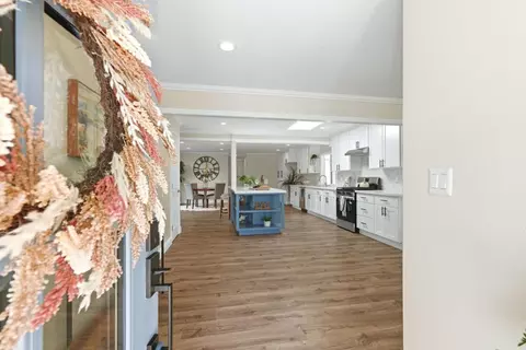 Entry Way - 31 La Mirada Ct, Salinas, CA 93901 photo 1 of 3