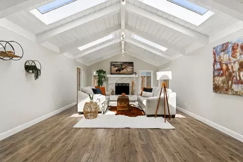Living - 31 La Mirada Ct, Salinas, CA 93901 photo 1 of 5