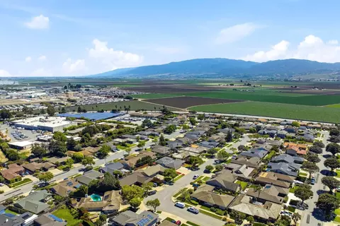 View/Area - 31 La Mirada Ct, Salinas, CA 93901 photo 2 of 5