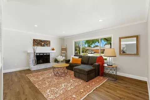Living - 31 La Mirada Ct, Salinas, CA 93901 photo 4 of 5