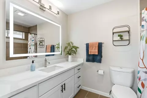 Bath - 31 La Mirada Ct, Salinas, CA 93901 photo 4 of 4