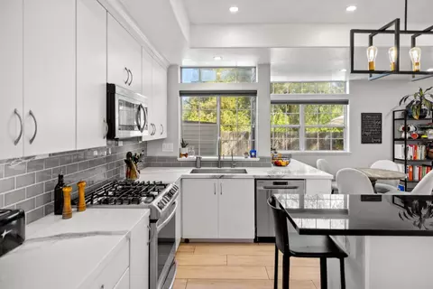 Kitchen - 14390 Mountain Quail Rd, Salinas, CA 93908 photo 4 of 6