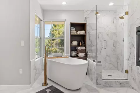 Bath - 14390 Mountain Quail Rd, Salinas, CA 93908 photo 3 of 9