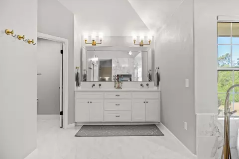 Bath - 14390 Mountain Quail Rd, Salinas, CA 93908 photo 5 of 9