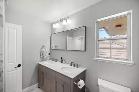 Bath - 14390 Mountain Quail Rd, Salinas, CA 93908 photo 7 of 9