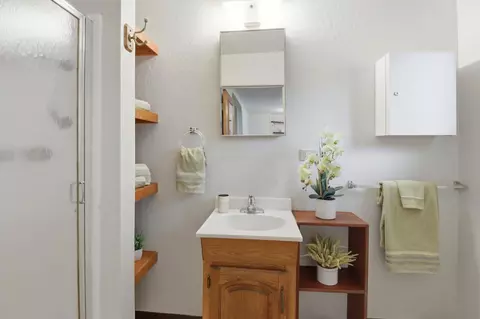 Bath - 159 Laurel Dr, Felton, CA 95018 photo 2 of 2