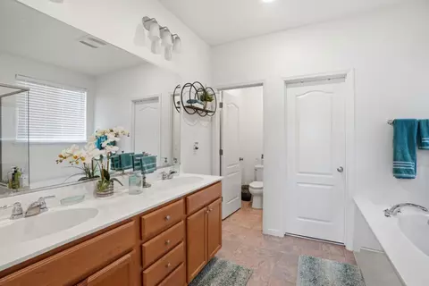 Bath - 1217 Palermo Ct, Salinas, CA 93905 photo 2 of 2