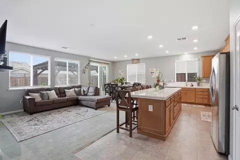 Entry Way - 1217 Palermo Ct, Salinas, CA 93905 photo 2 of 4
