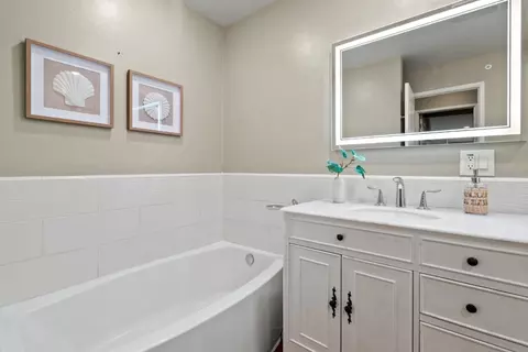 Bath - 523 Middlefield Dr, Aptos, CA 95003 photo 4 of 4