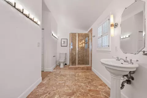 Bath - 85 Clarendon Rd, Pacifica, CA 94044 photo 3 of 5