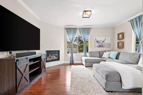 Living - 295 Wheelock Rd, Watsonville, CA 95076 photo 1 of 3