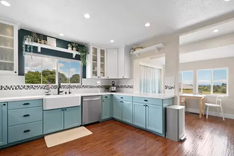 Kitchen - 295 Wheelock Rd, Watsonville, CA 95076 photo 3 of 4