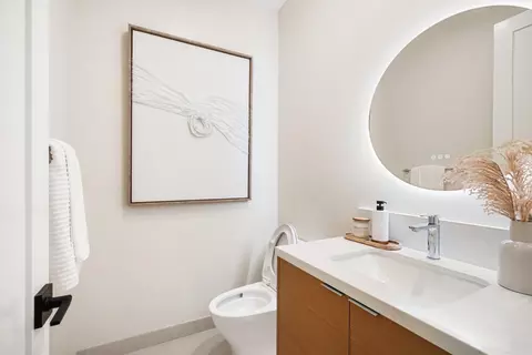 Bath - 10476 S Stelling Rd, Cupertino, CA 95014 photo 6 of 6
