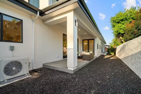 Exterior - 10476 S Stelling Rd, Cupertino, CA 95014 photo 2 of 8