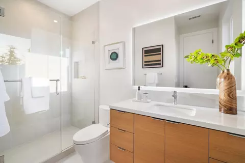 Bath - 10476 S Stelling Rd, Cupertino, CA 95014 photo 3 of 6