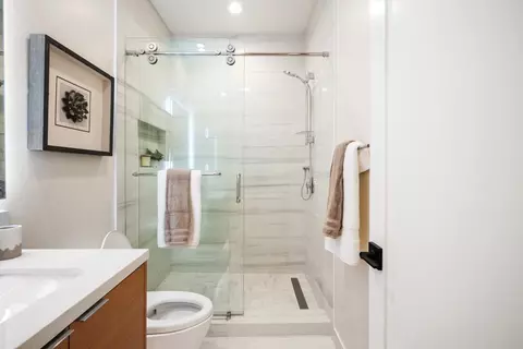 Bath - 10476 S Stelling Rd, Cupertino, CA 95014 photo 5 of 6