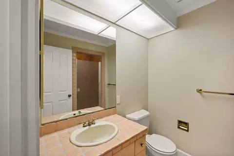 Bath - 25399 Markham Ln, Salinas, CA 93908 photo 3 of 6