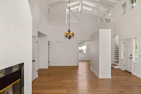 Living - 25399 Markham Ln, Salinas, CA 93908 photo 4 of 9