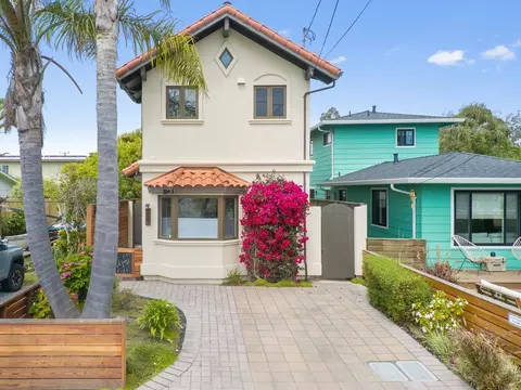 121 Anchorage Ave, Santa Cruz, CA 95062