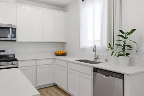 Kitchen - 1957 Apiary Way, Hughson, CA 95326 photo 2 of 4
