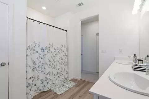 Bath - 1957 Apiary Way, Hughson, CA 95326 photo 2 of 2