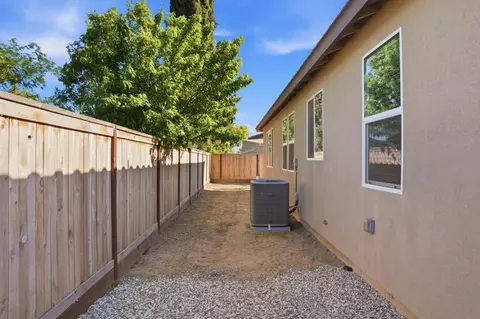Exterior - 1957 Apiary Way, Hughson, CA 95326 photo 10 of 11