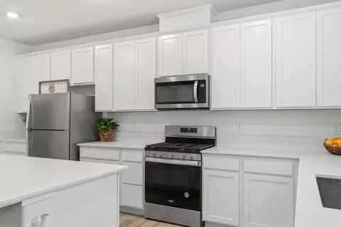 Kitchen - 1957 Apiary Way, Hughson, CA 95326 photo 4 of 4