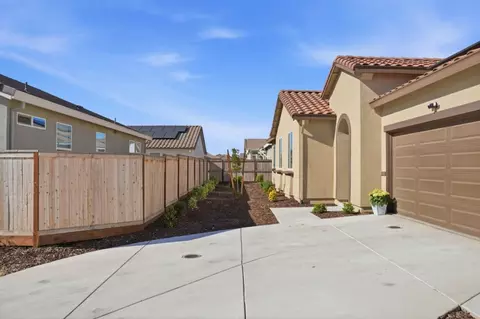 Exterior - 1957 Apiary Way, Hughson, CA 95326 photo 5 of 11