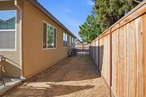 Exterior - 1957 Apiary Way, Hughson, CA 95326 photo 9 of 11