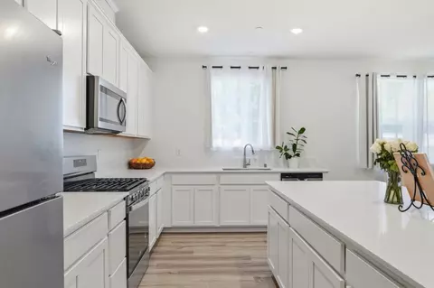 Kitchen - 1957 Apiary Way, Hughson, CA 95326 photo 3 of 4