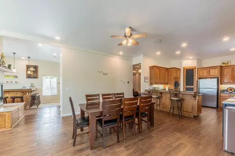 Dining - 2188 Ridge Rider Rd, Bradley, CA 93426 photo 2 of 2